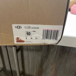 Women’s classic solene mini worn once but too big for me. Size 10.